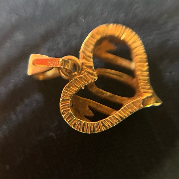 10k gold “Mom” pendant charm. Necklace or bracelet. - Picture 3 of 5